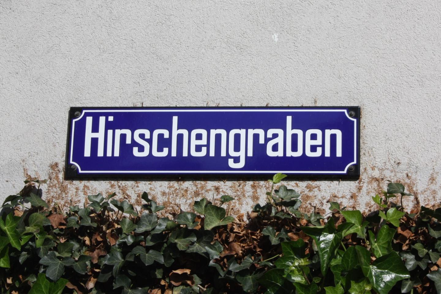 strassenschild-an-h7-in-zuerich