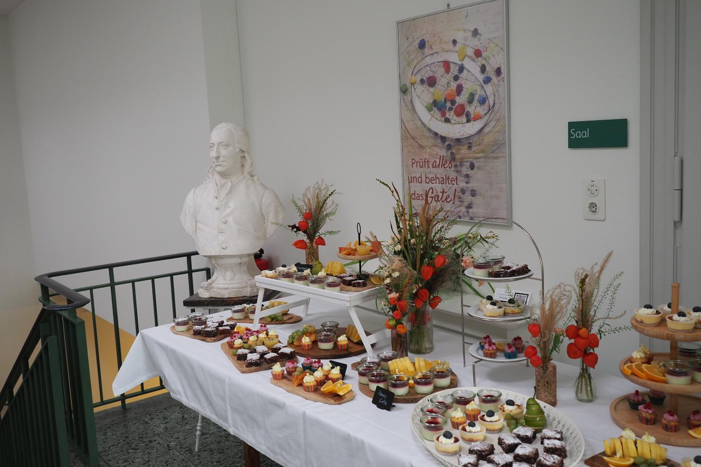 Zinzendorf mit Desserts